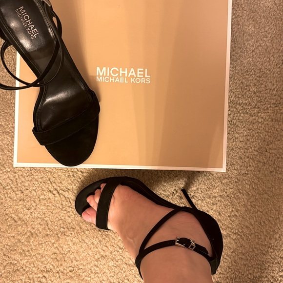 MK Sandals - Picture 1 of 2